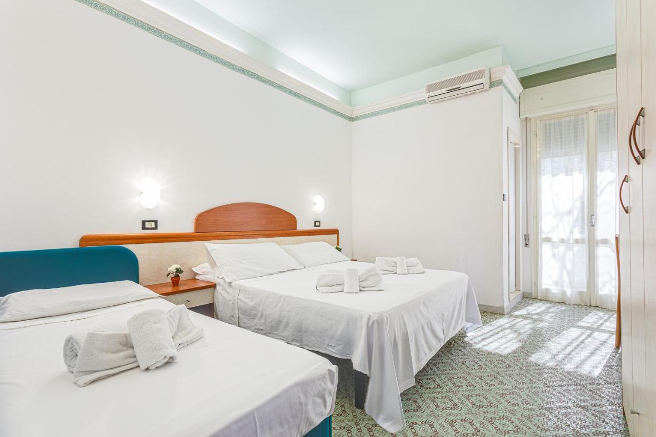 Hotel Augustus Гаттео-а-Маре Экстерьер фото