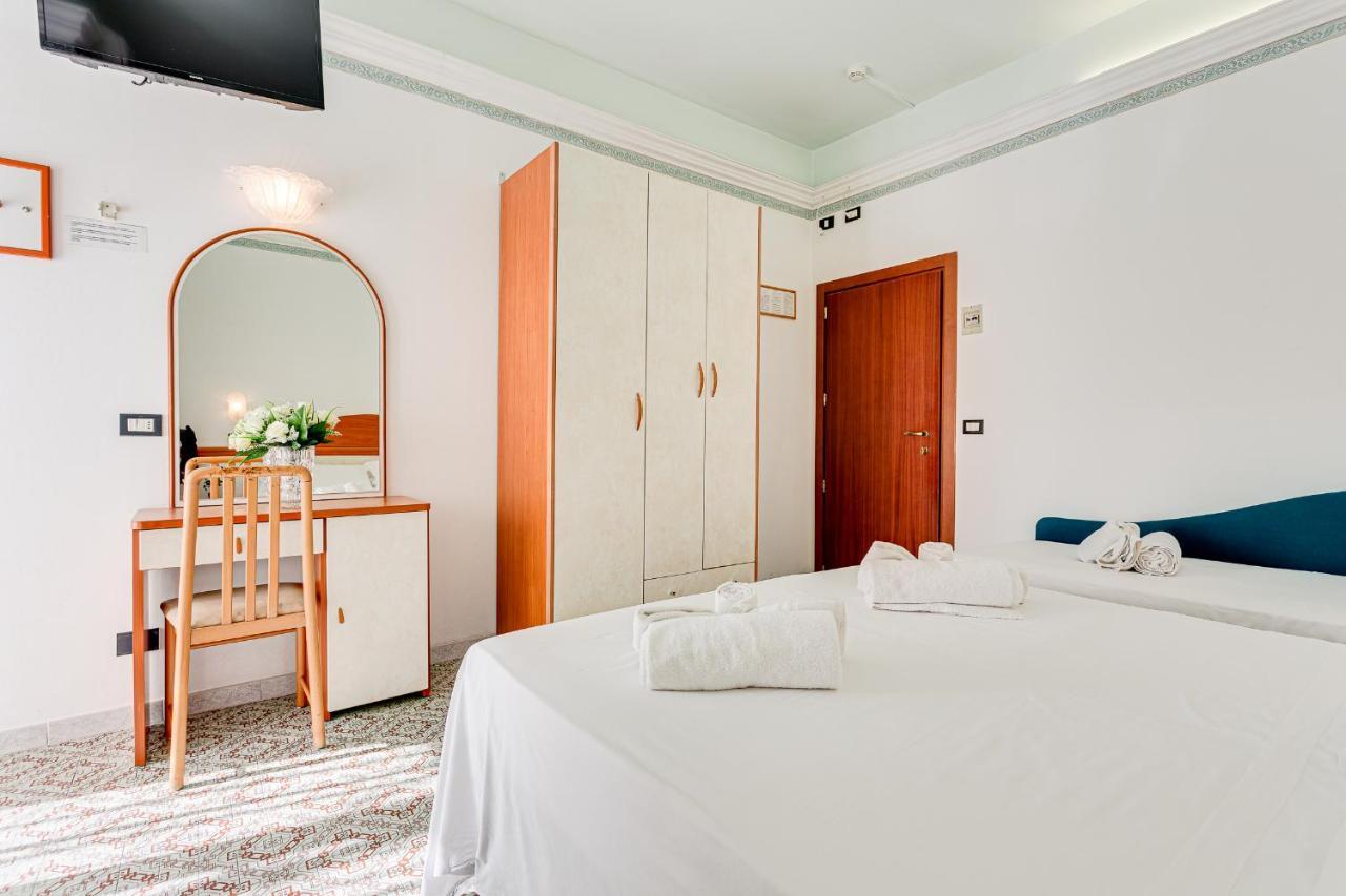Hotel Augustus Гаттео-а-Маре Экстерьер фото
