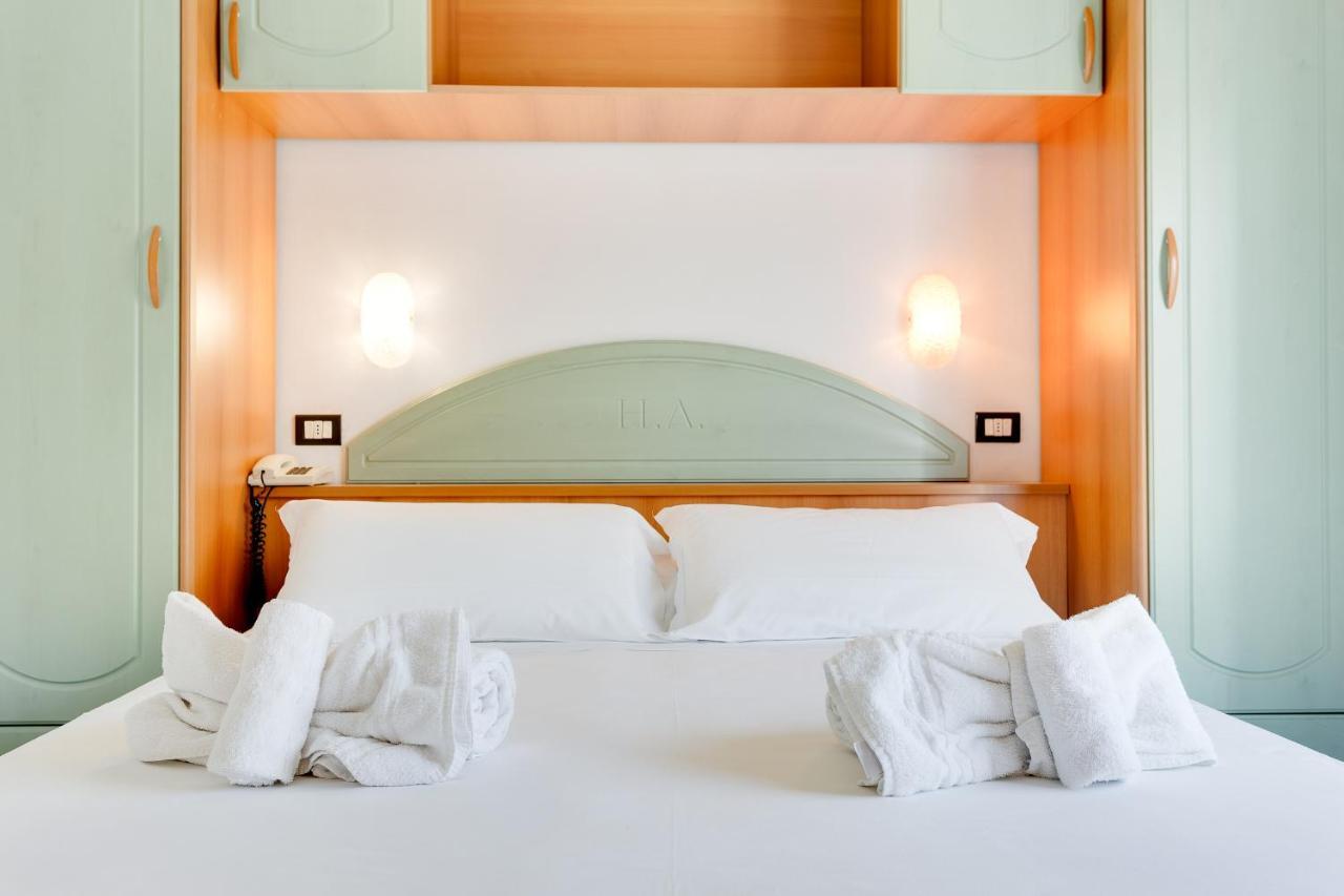 Hotel Augustus Гаттео-а-Маре Экстерьер фото