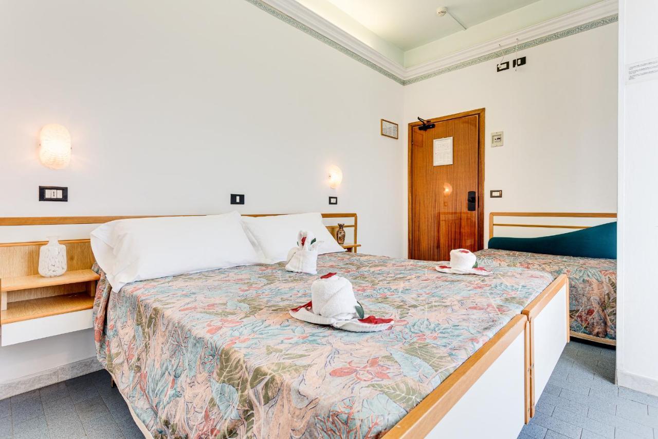 Hotel Augustus Гаттео-а-Маре Экстерьер фото