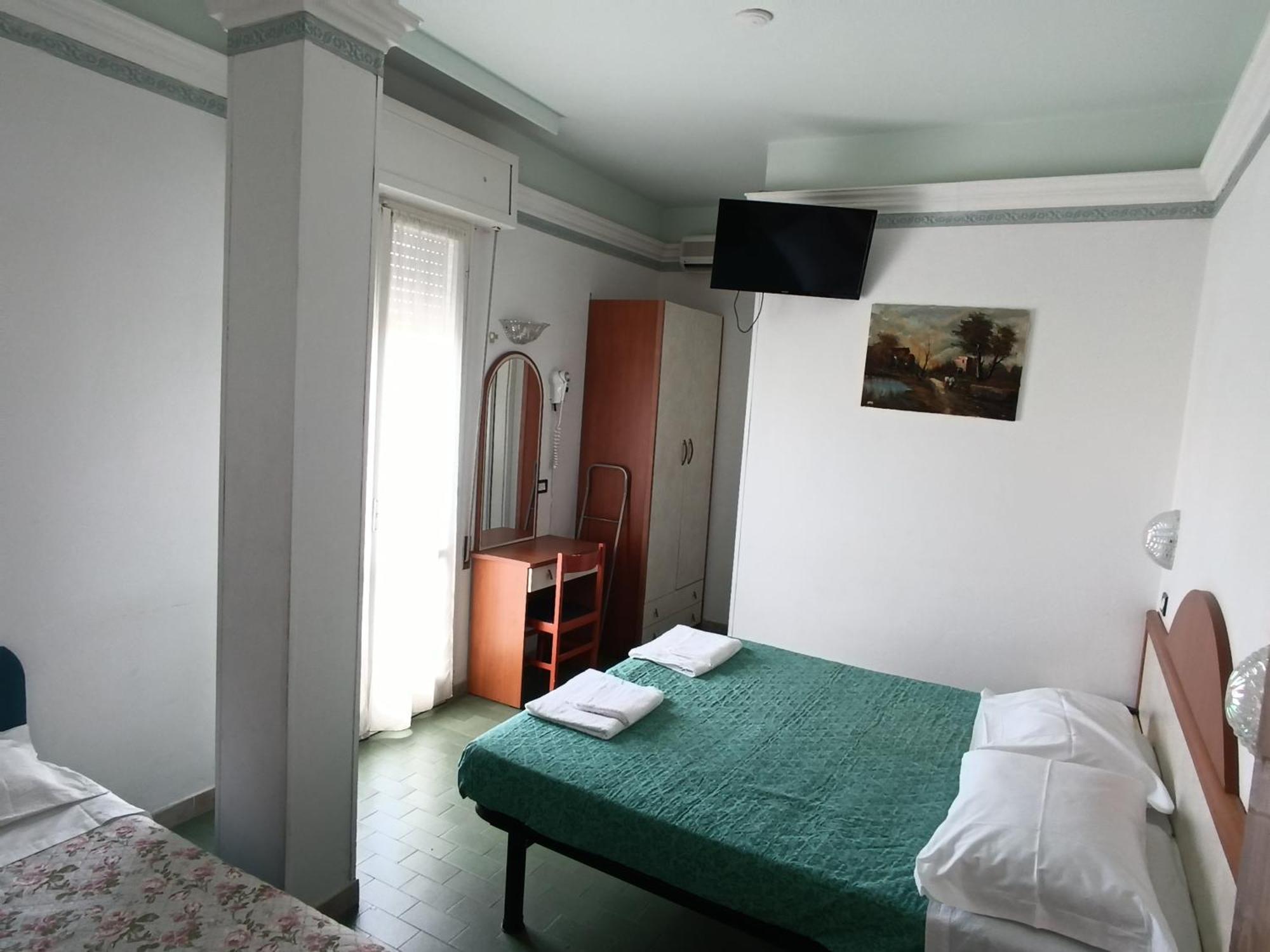 Hotel Augustus Гаттео-а-Маре Экстерьер фото
