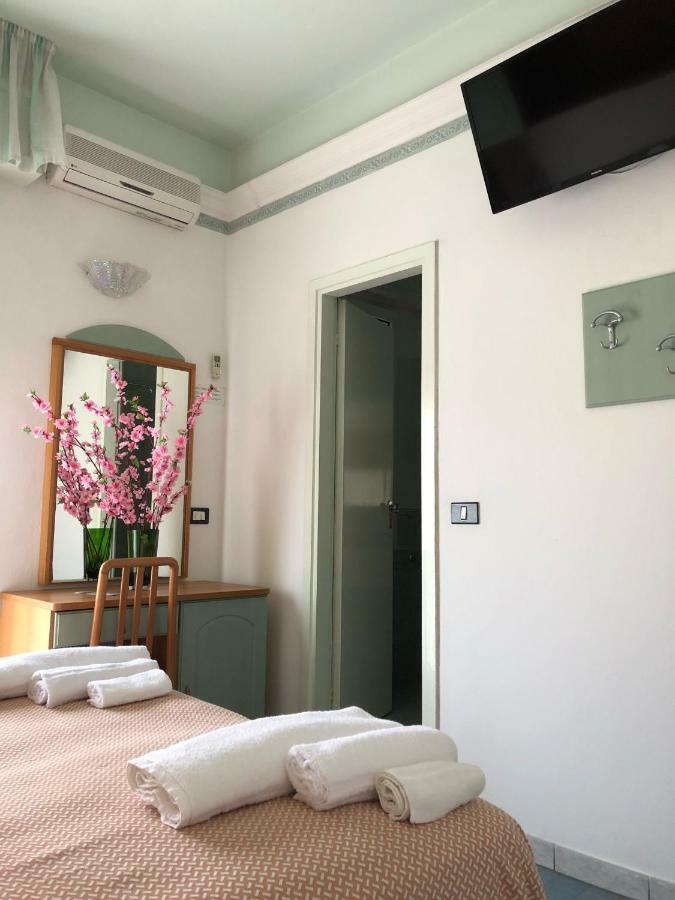 Hotel Augustus Гаттео-а-Маре Экстерьер фото